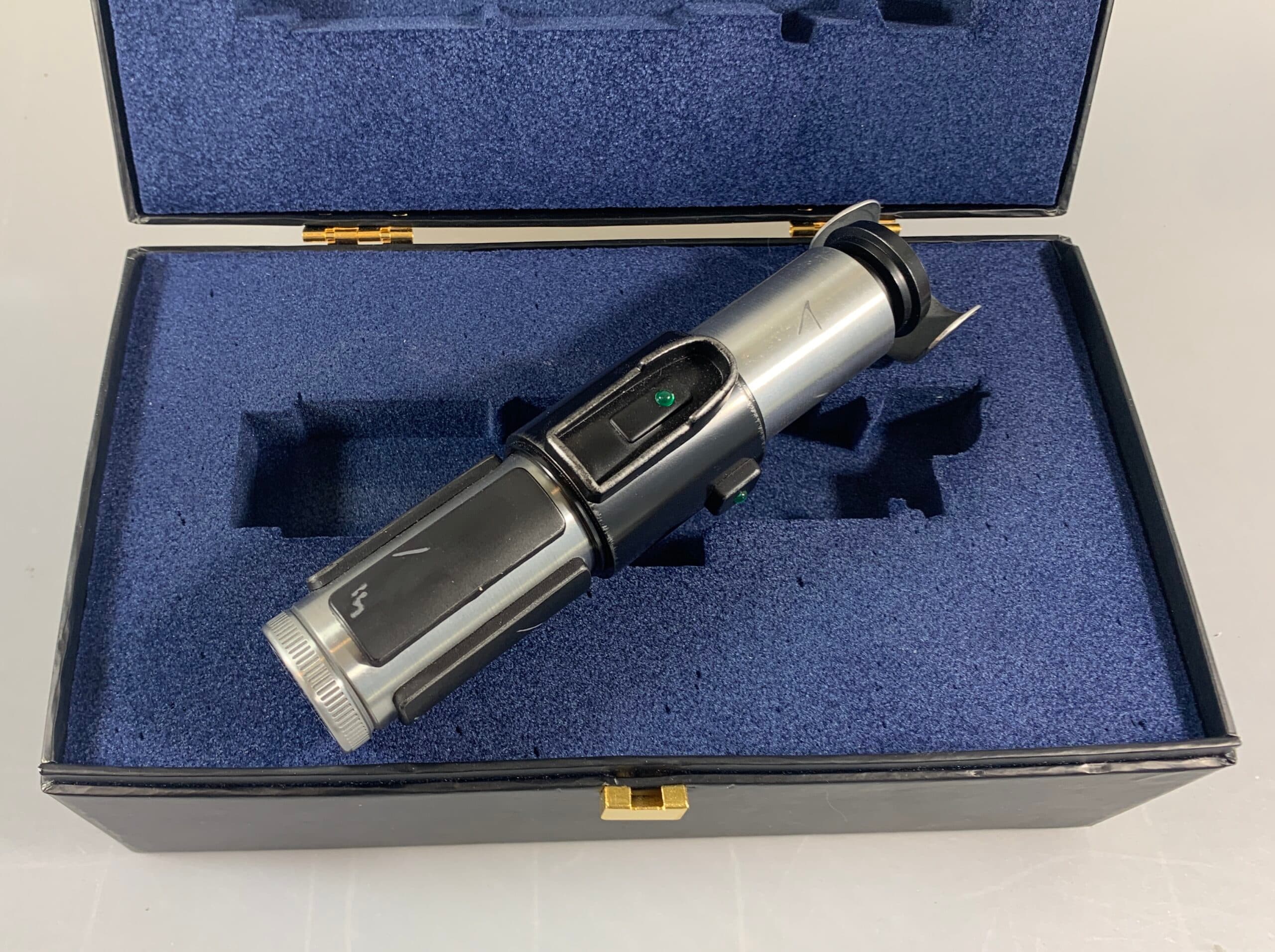 Master Replicas Star Wars YODA Lightsaber Attack of the Clones w/ Display Case 1:1 scale