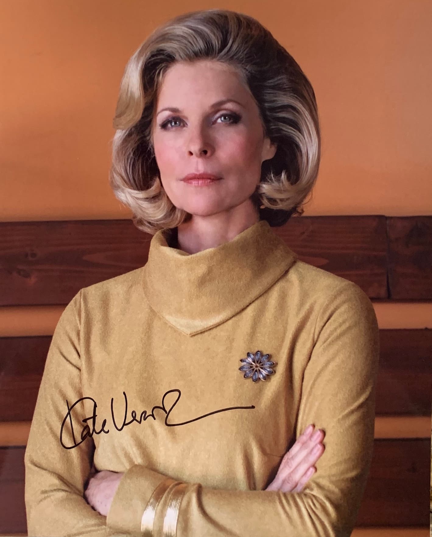 Kate Vernon "Sonya Alexander" Signed 8x10 Photo